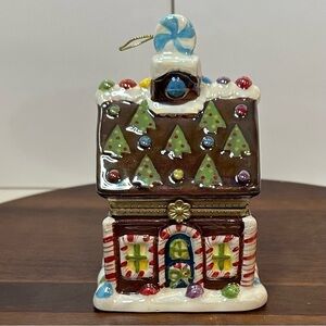 🎄 Mr. Christmas Ceramic Gingerbread House Music Box Ornament – Animated Wind-Up